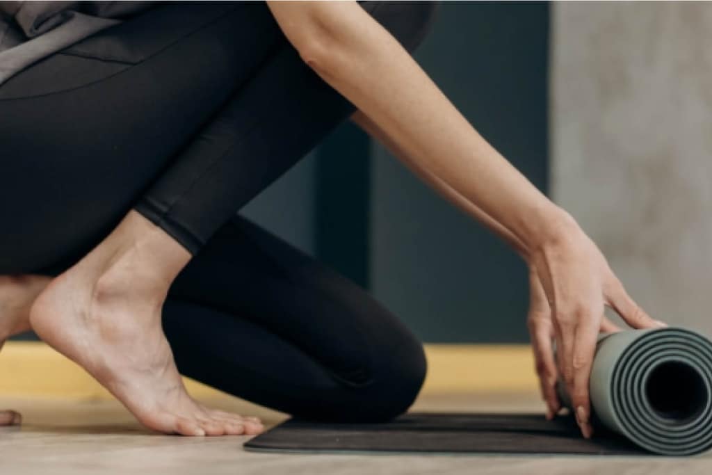 Kläder och yogamattor - finns i butik
